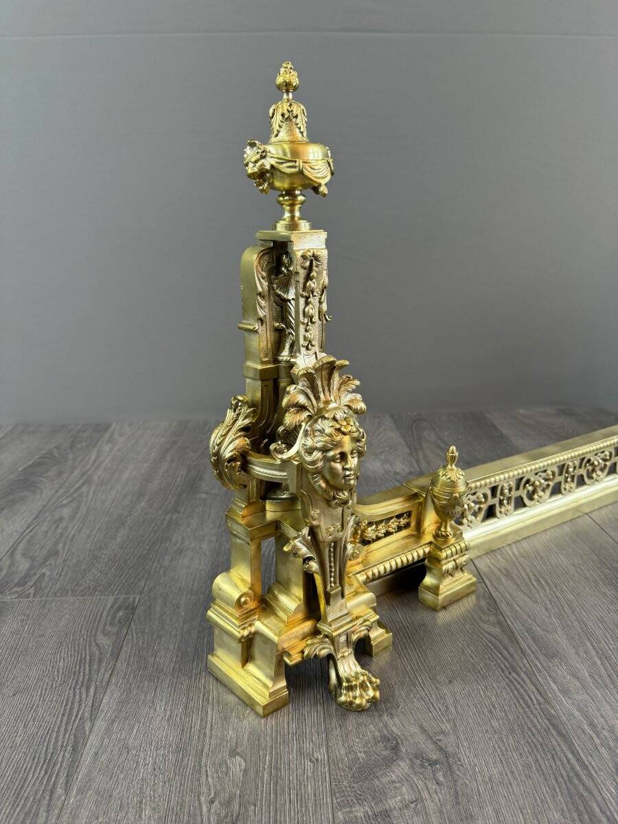 Paire de chenets en bronze doré, style Louis XVI, XIXe Siècle