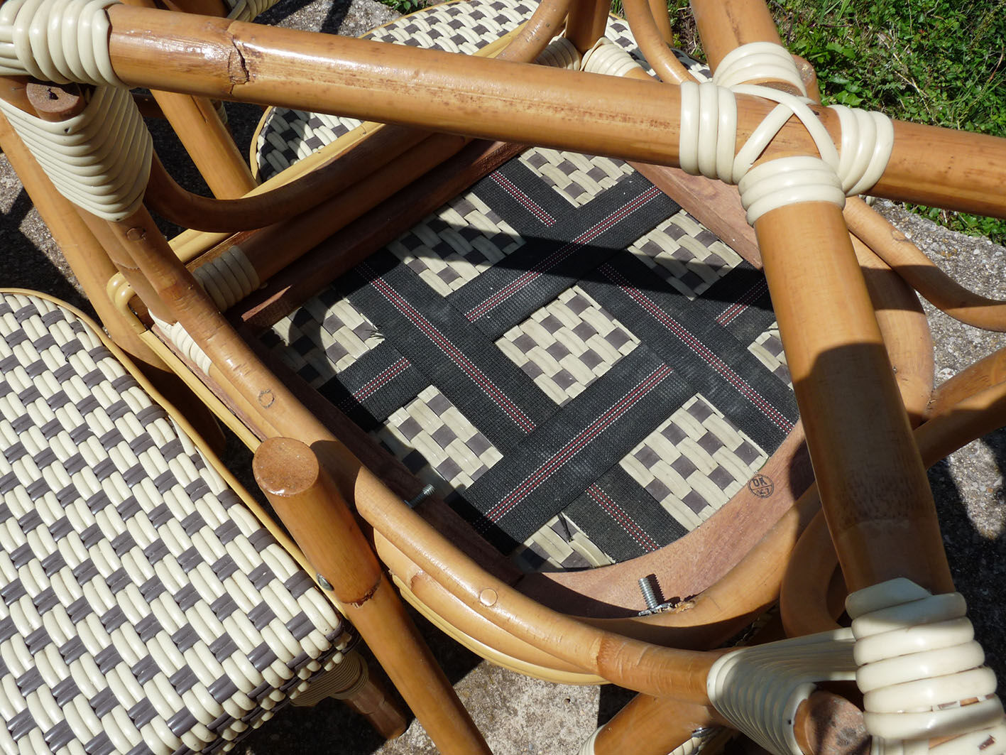 Chairs of terrace bistro type parisien in rattan et scoubidou