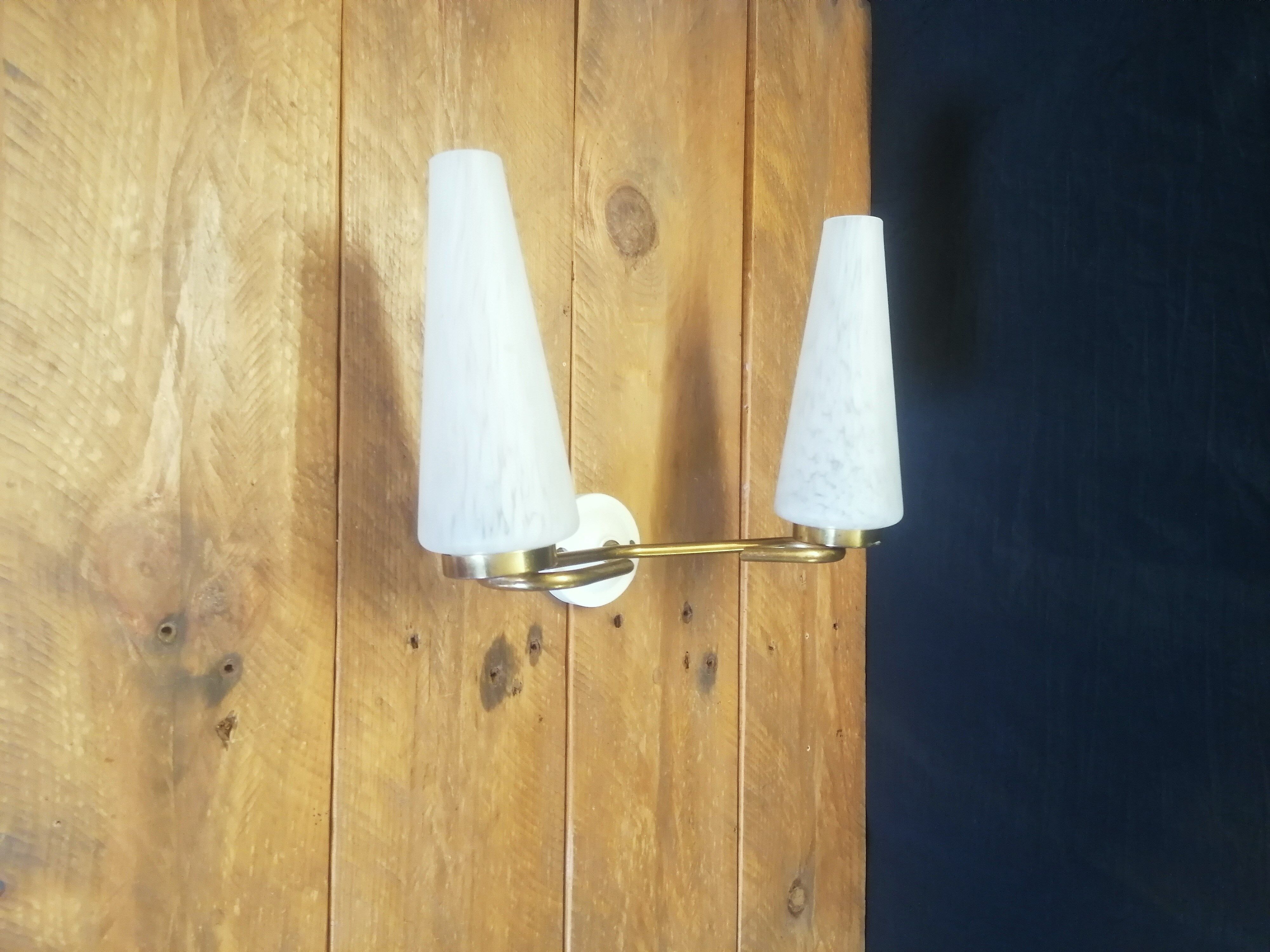 Double wall sconce in brass, porcelain and speckled glass 1950
