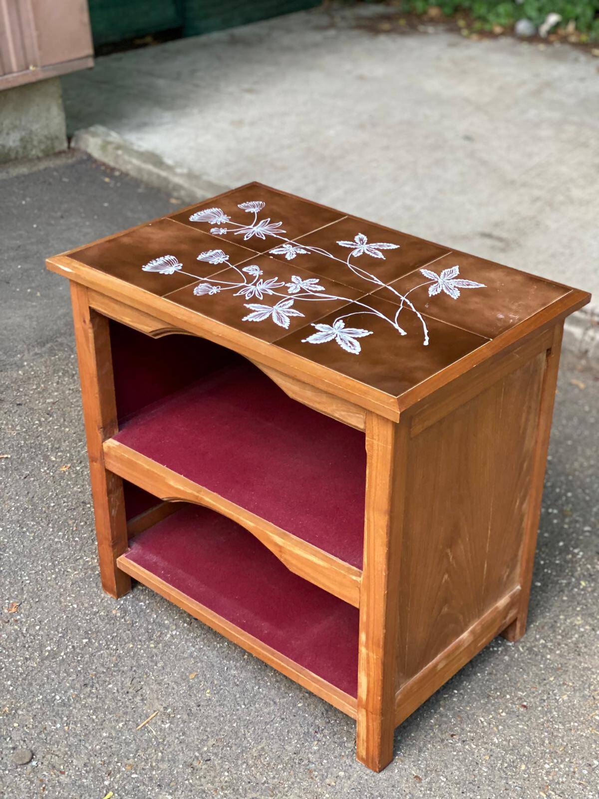 Solid wood and ceramic kitchen shelf