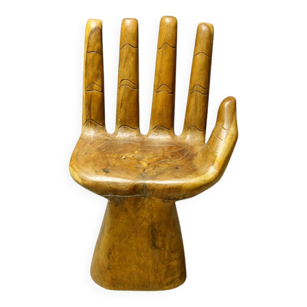 Fauteuil sculptural en bois massif – forme main