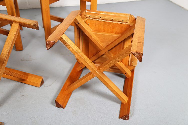 Set of 4 dining chairs in elm wood and cognac leather.