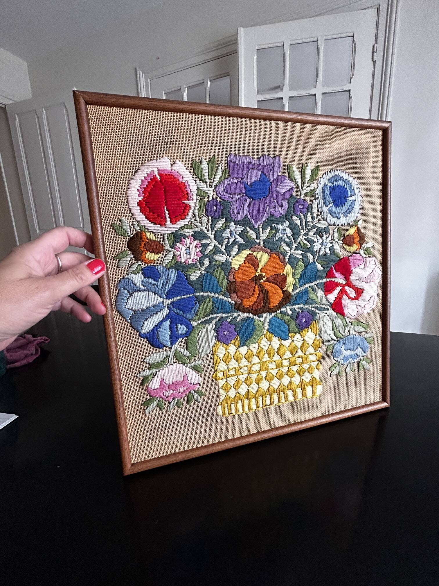 tableau fleurs brodées 1970