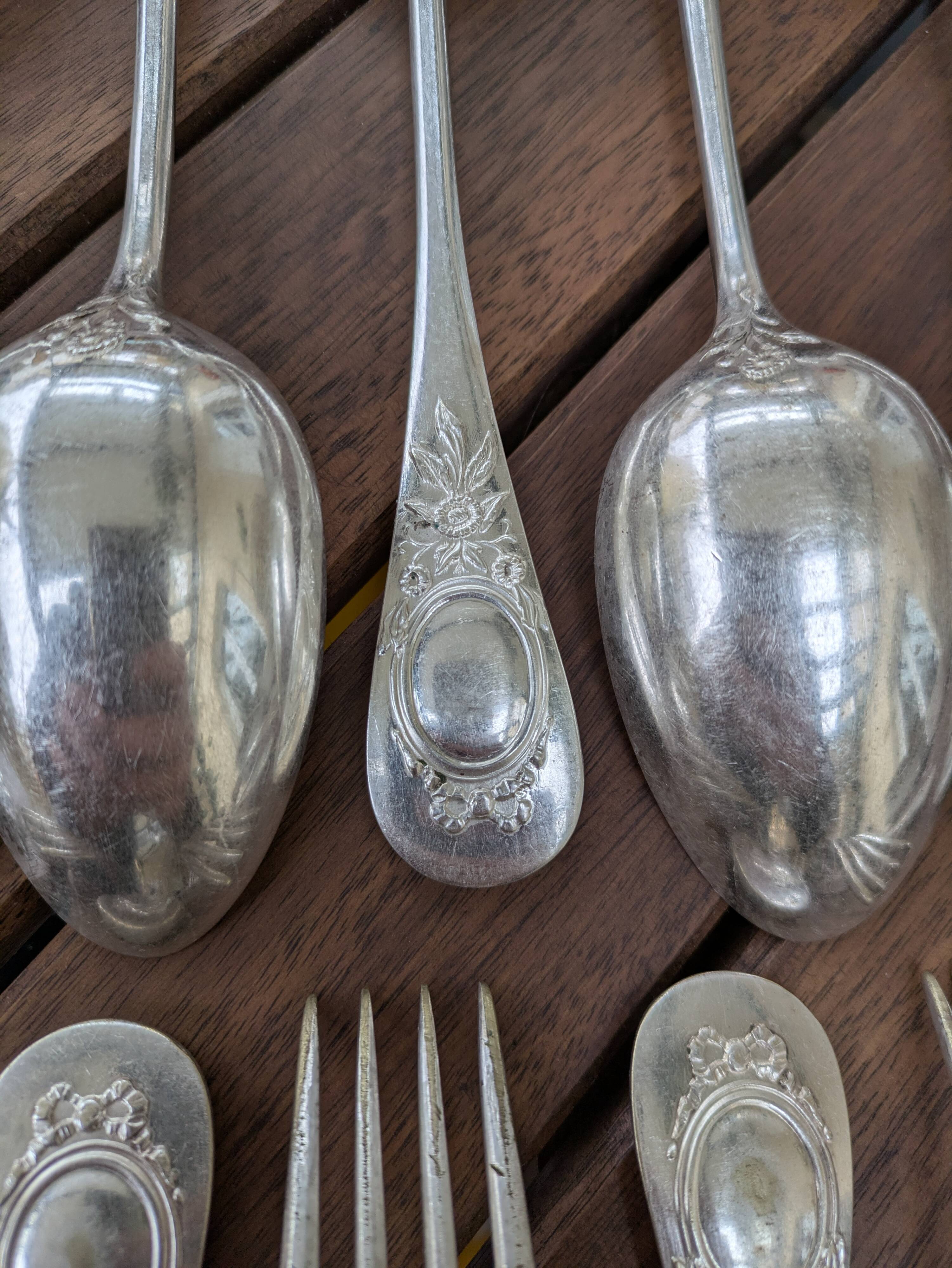 Set of 6 silver plated metal forks and spoons 20g with medallion f