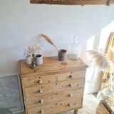 Old English style chest of drawers