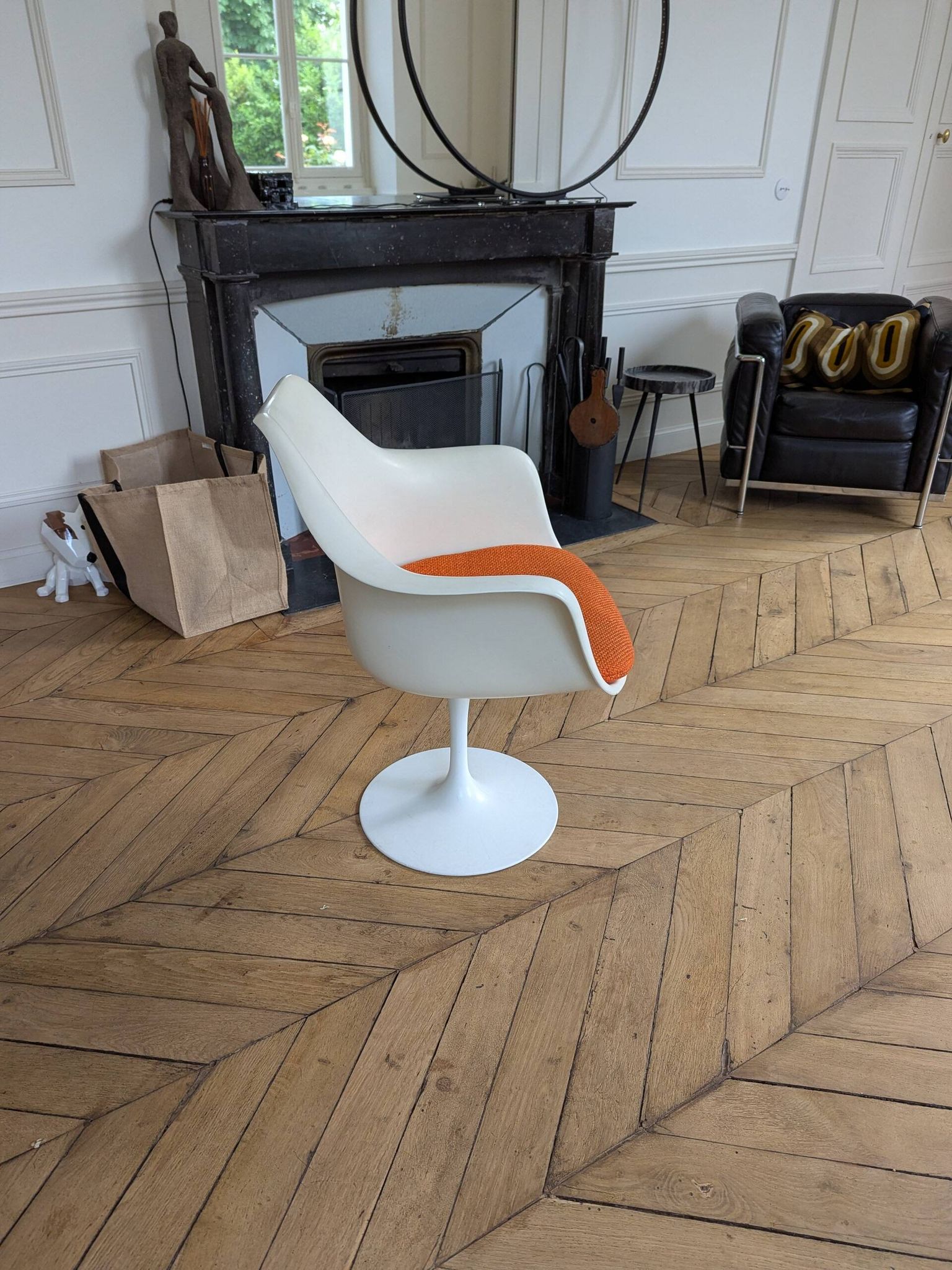 Pair of Tulip Knoll Saarinen armchairs