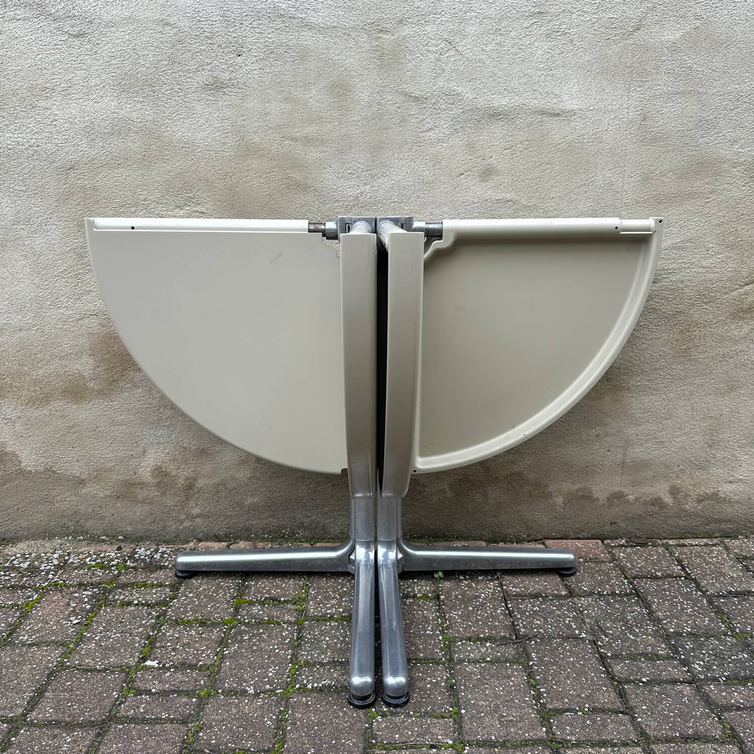 Giancarlo Piretti plano table for Castelli