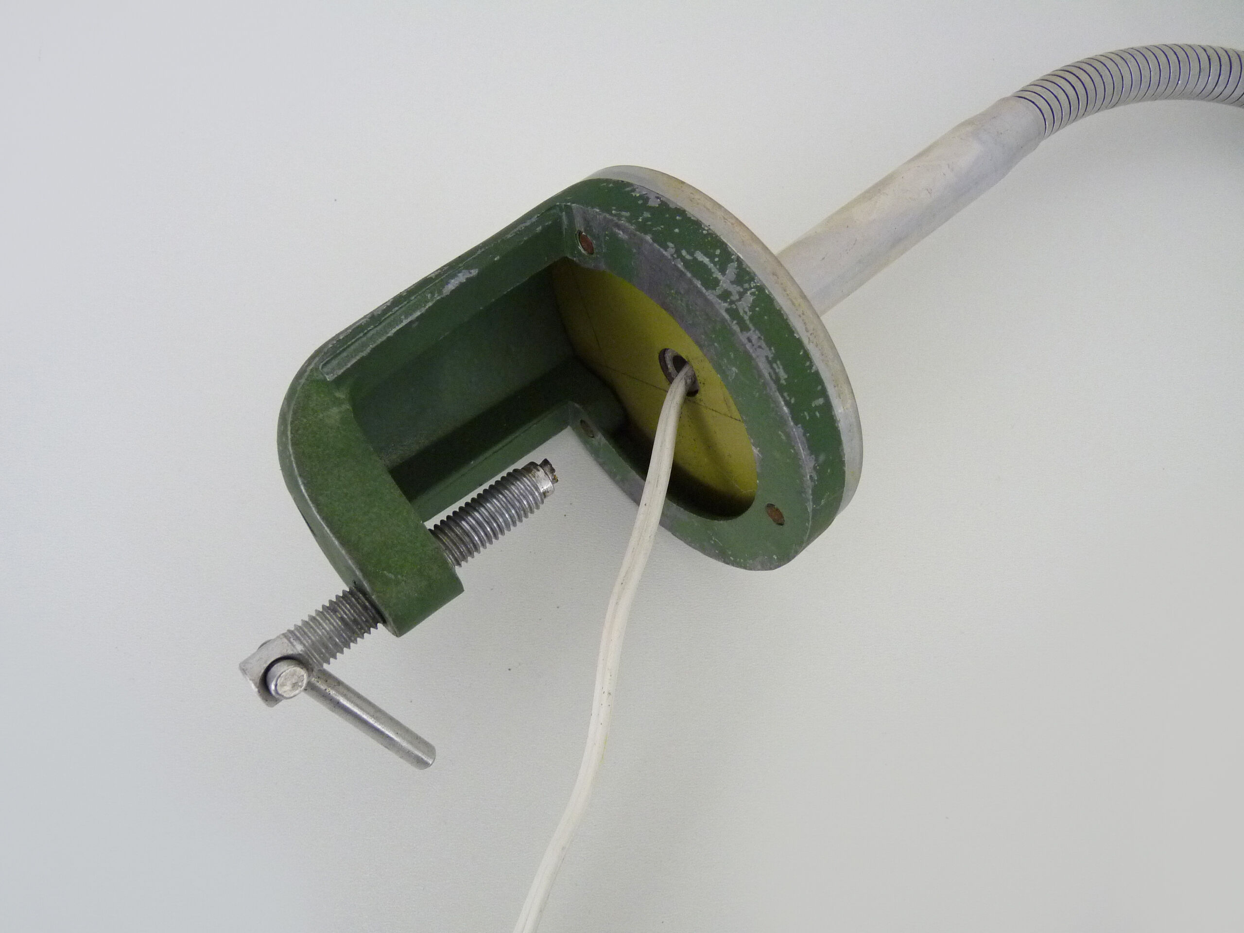 Old industrial articulated lamp with vice. Year 50