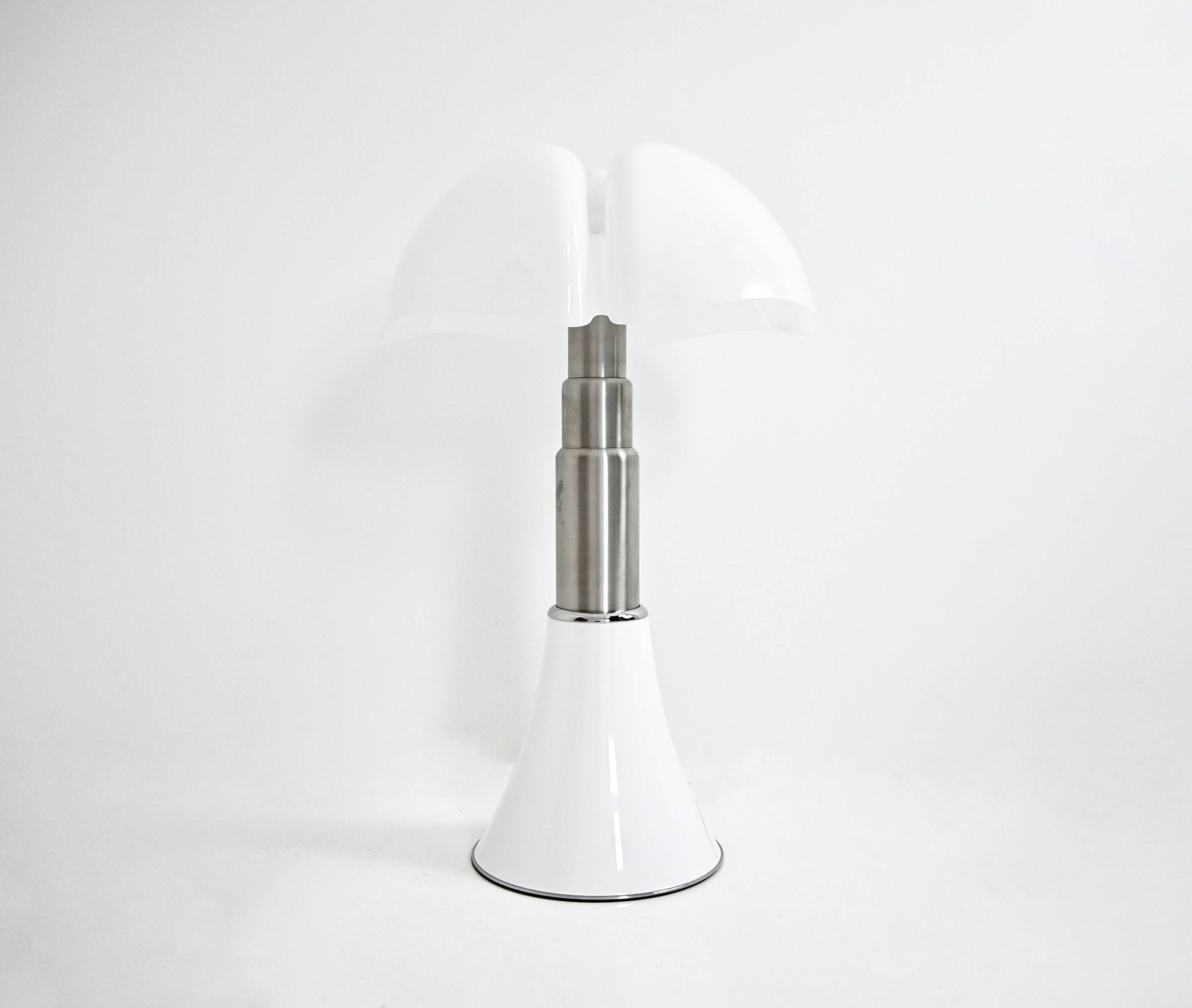 Lampe de table « Pipistrello » blanche de Gae Aulenti pour Martinelli Luce