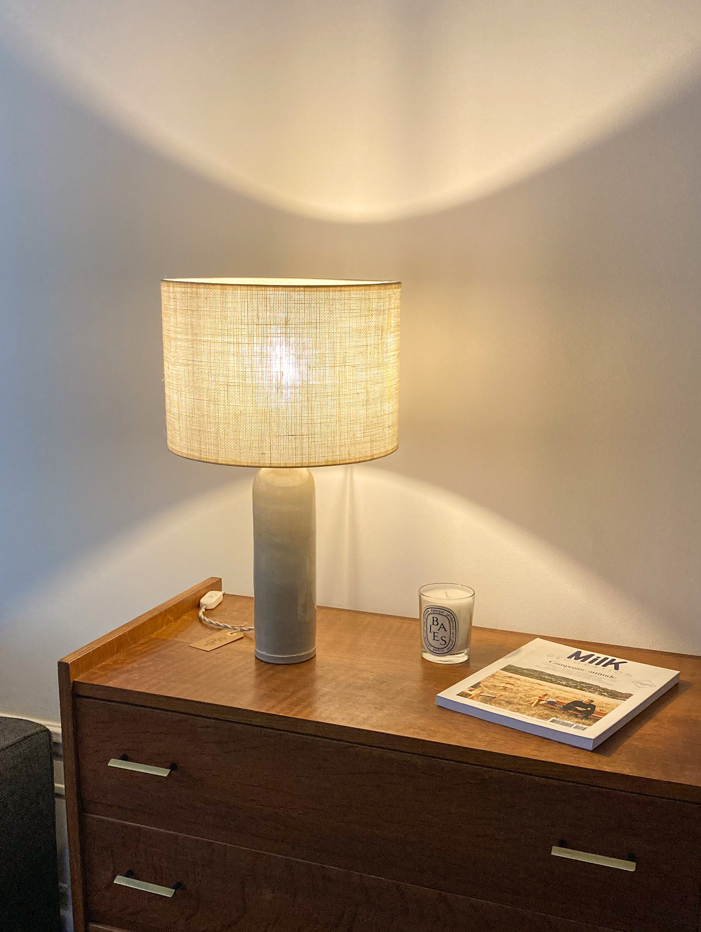 Lampe grès et jute tissée