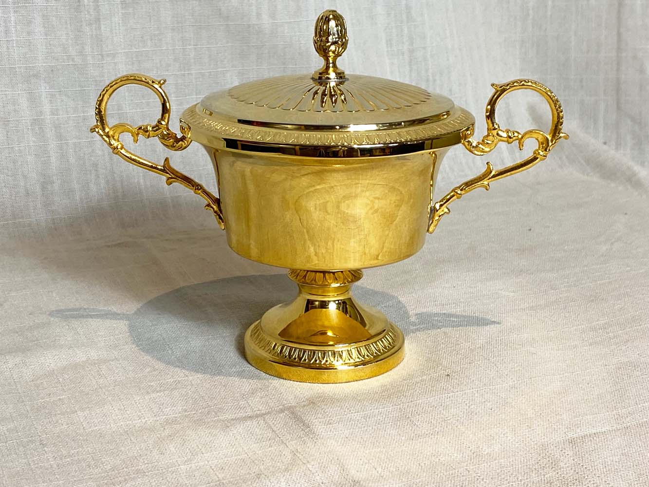 Sweeten in gilded metal. very good condition
