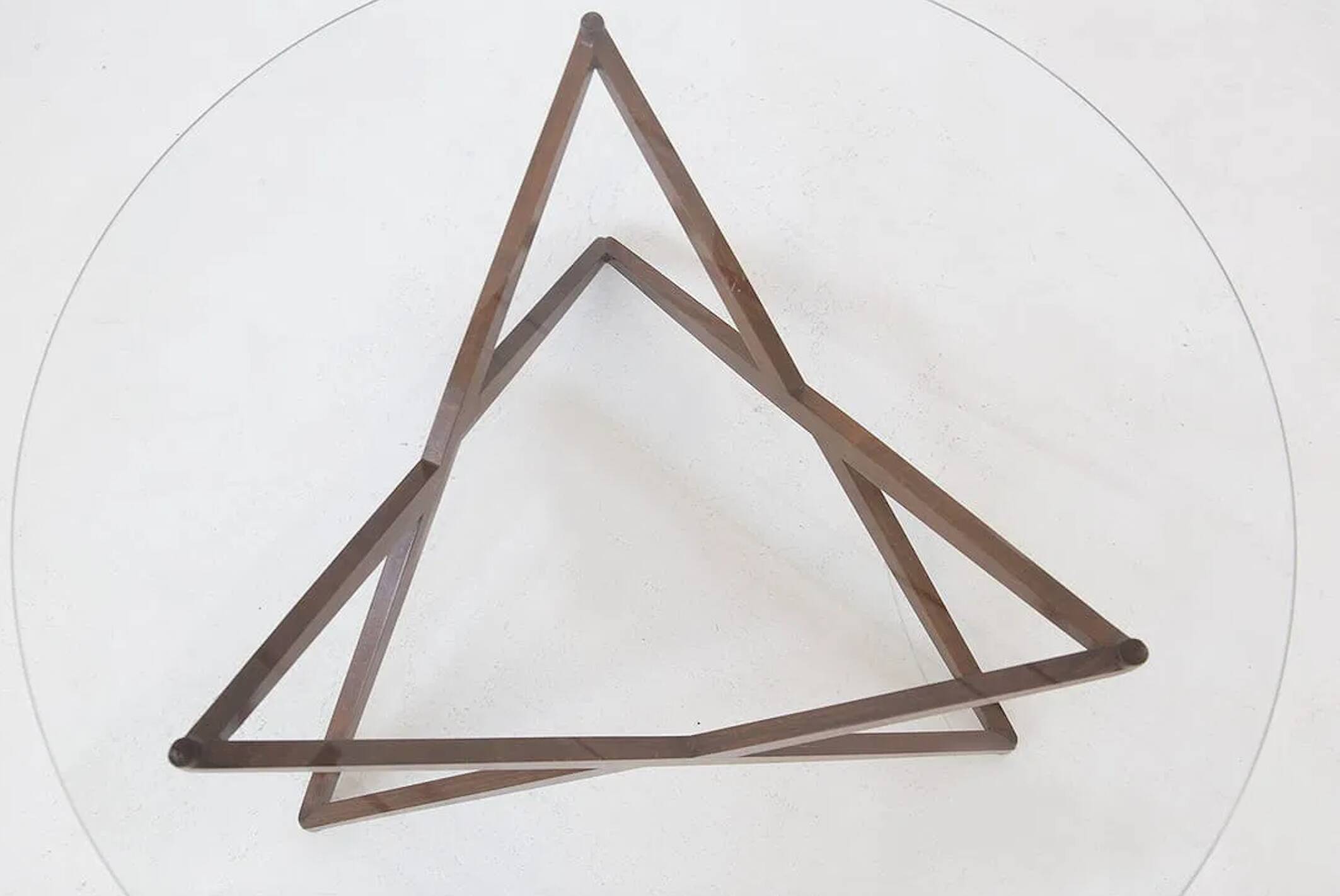 Table basse piétement sculptural par Angelo Ostuni