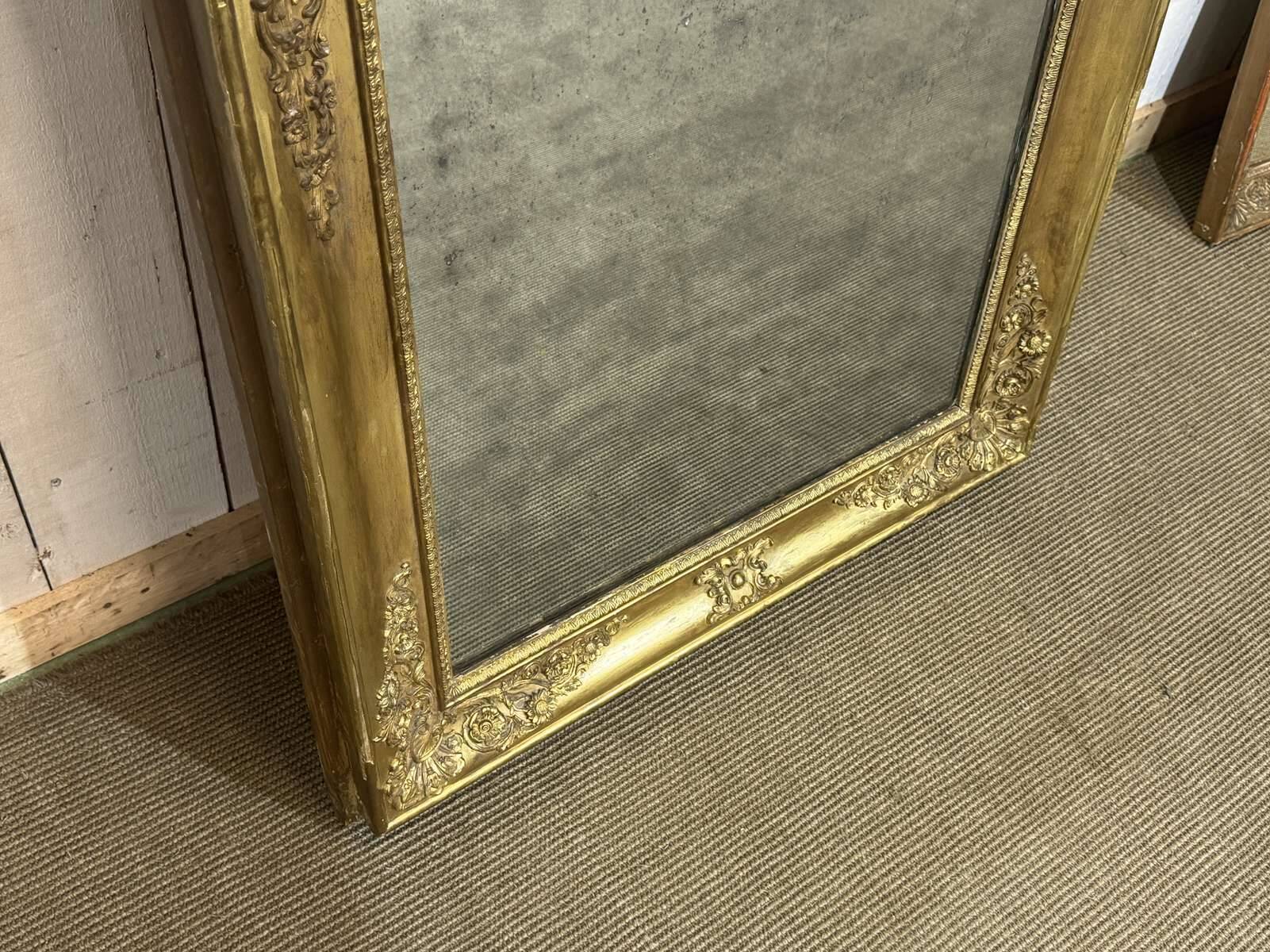 19th-century mirror in gilded wood and plaster.