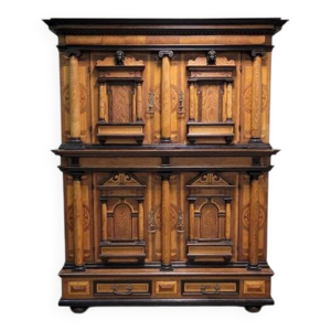 Armoire ou cabinet à - corps