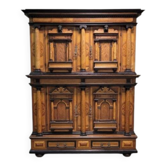 Armoire ou cabinet à 2 corps a Façade architecturée de st. Renaissance