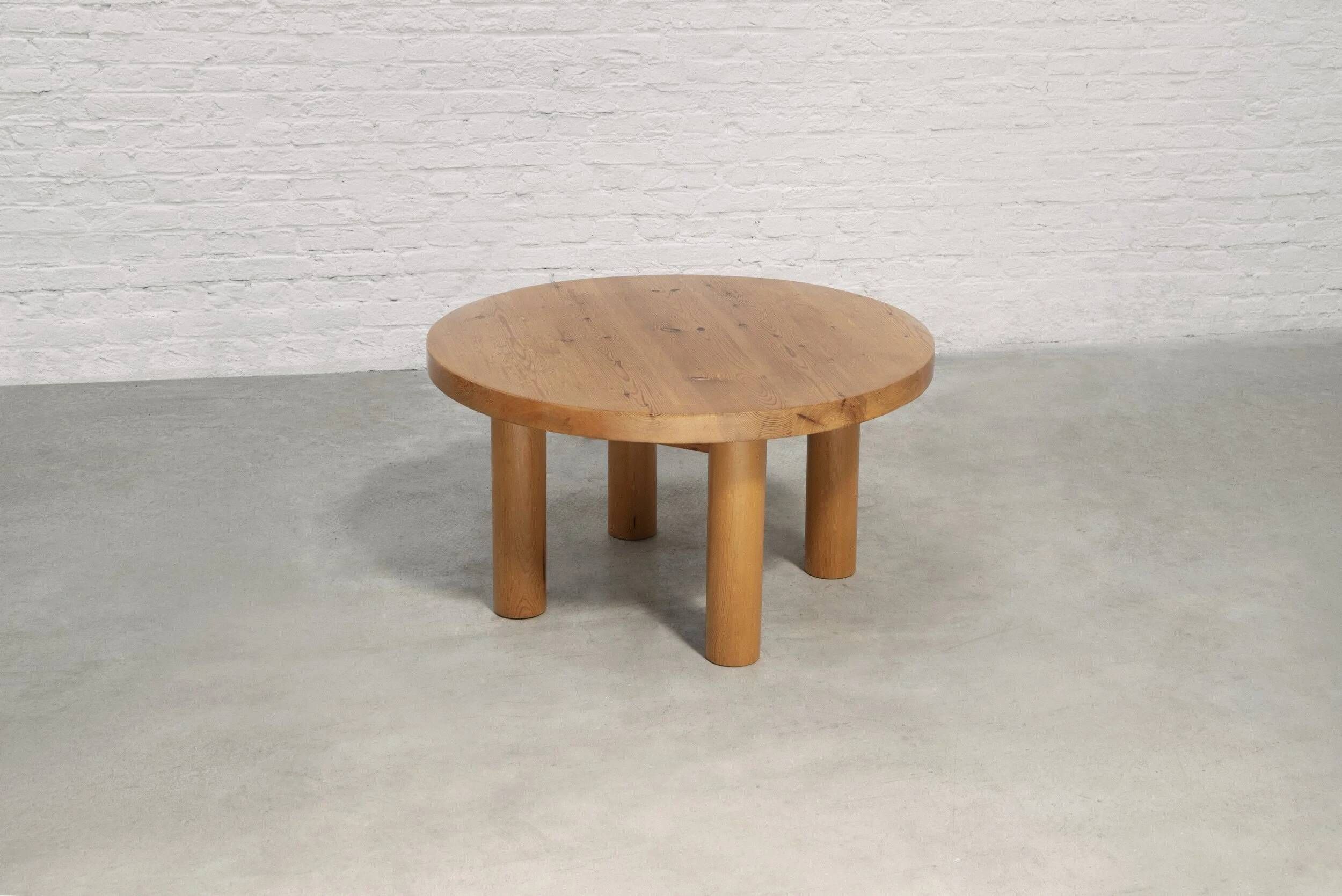 Table basse ronde en bois d'orme massif, France, années 1970