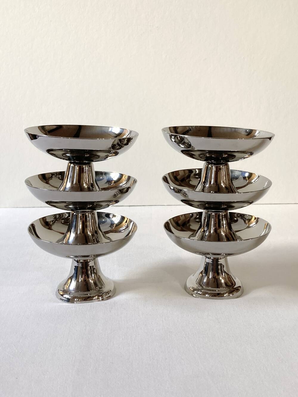 6 stainless steel ice cream/dessert bowls