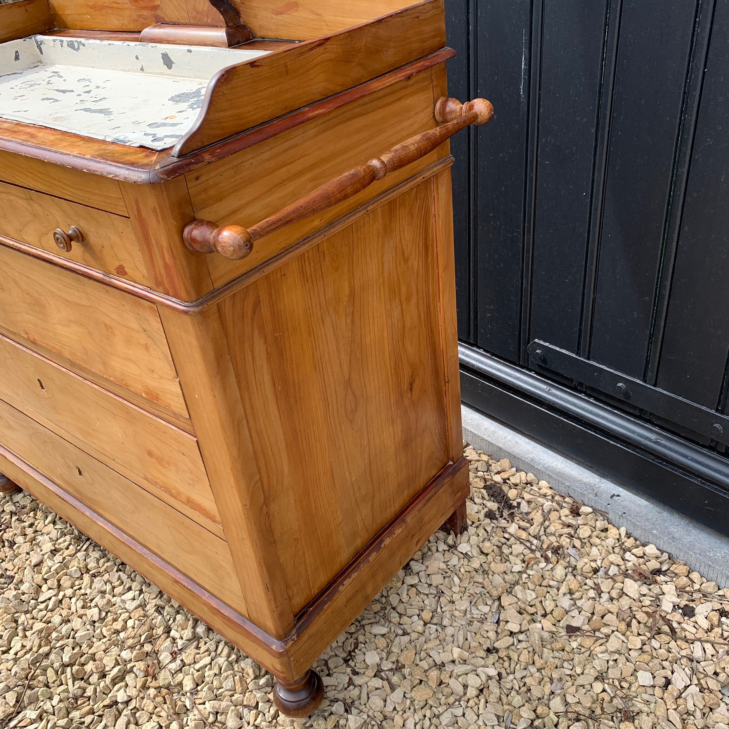 Louis-Philippe walnut vanity unit