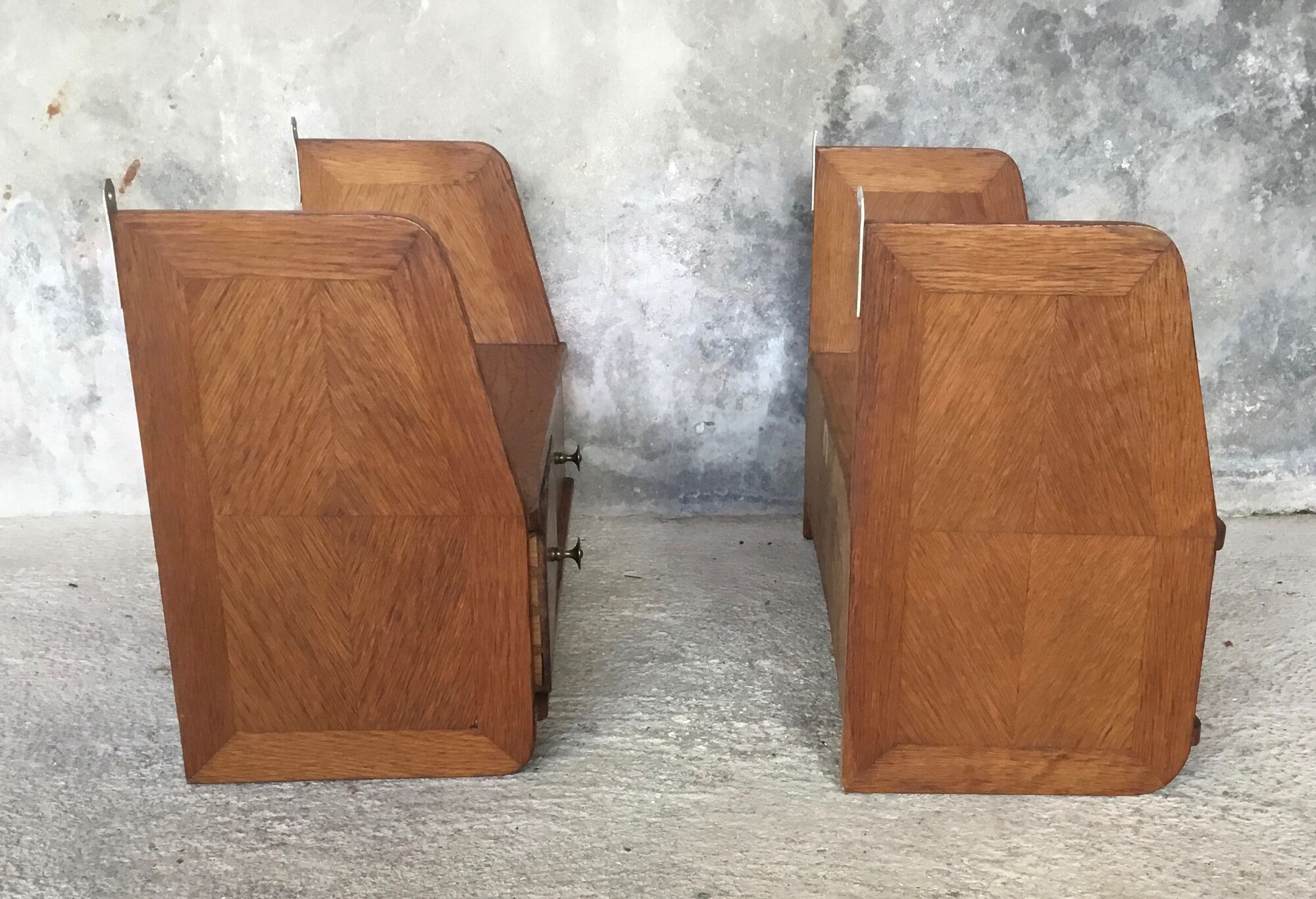 Pair of modernist fin wall shelves in solid oak - 1950