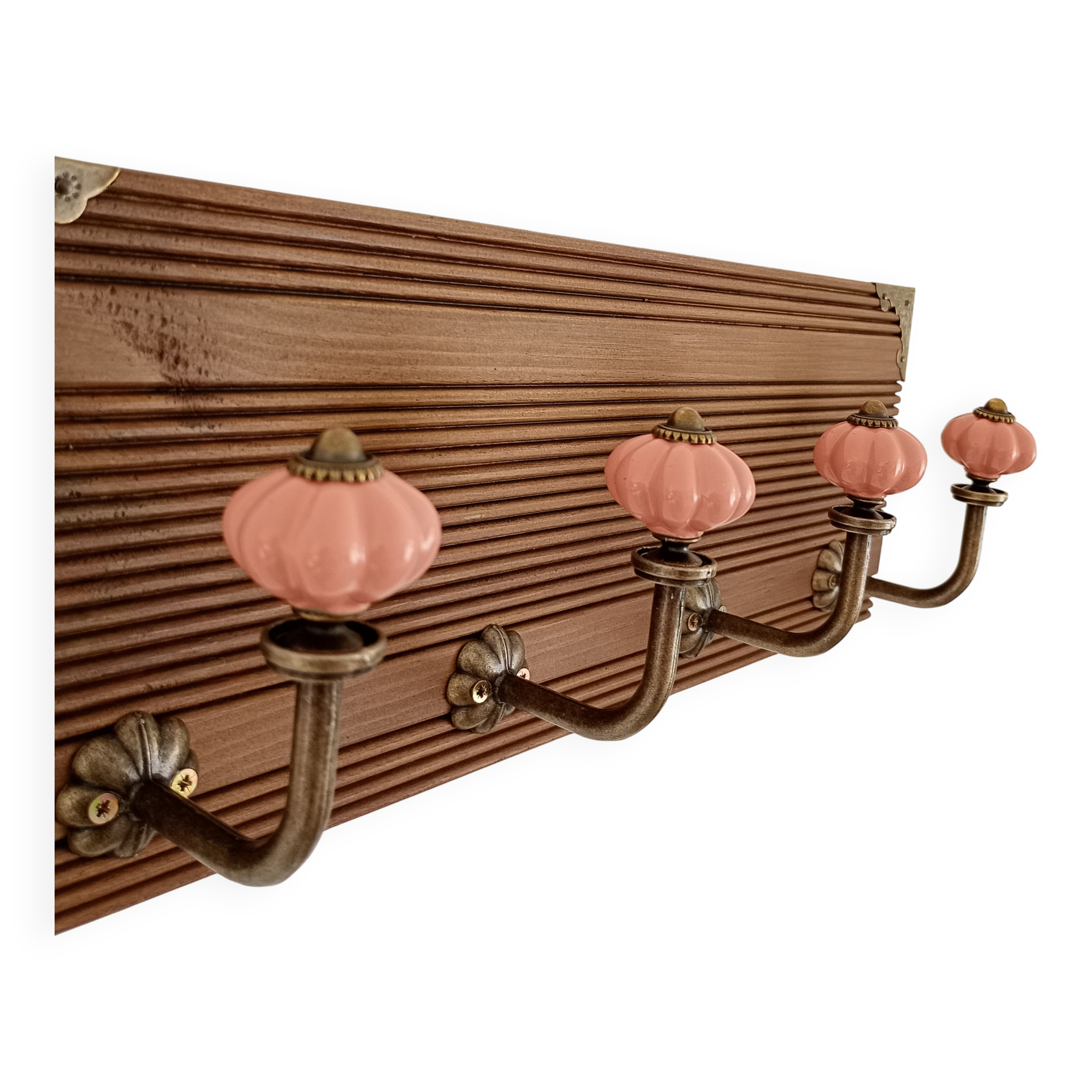 Vintage wall coat rack – 4 powder pink ceramic hooks – 40 cm