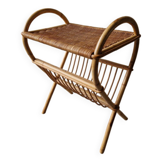 Porte revue en rotin vintage