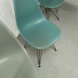 Paire de chaises de Charles et Ray Eames édition Vitra récente