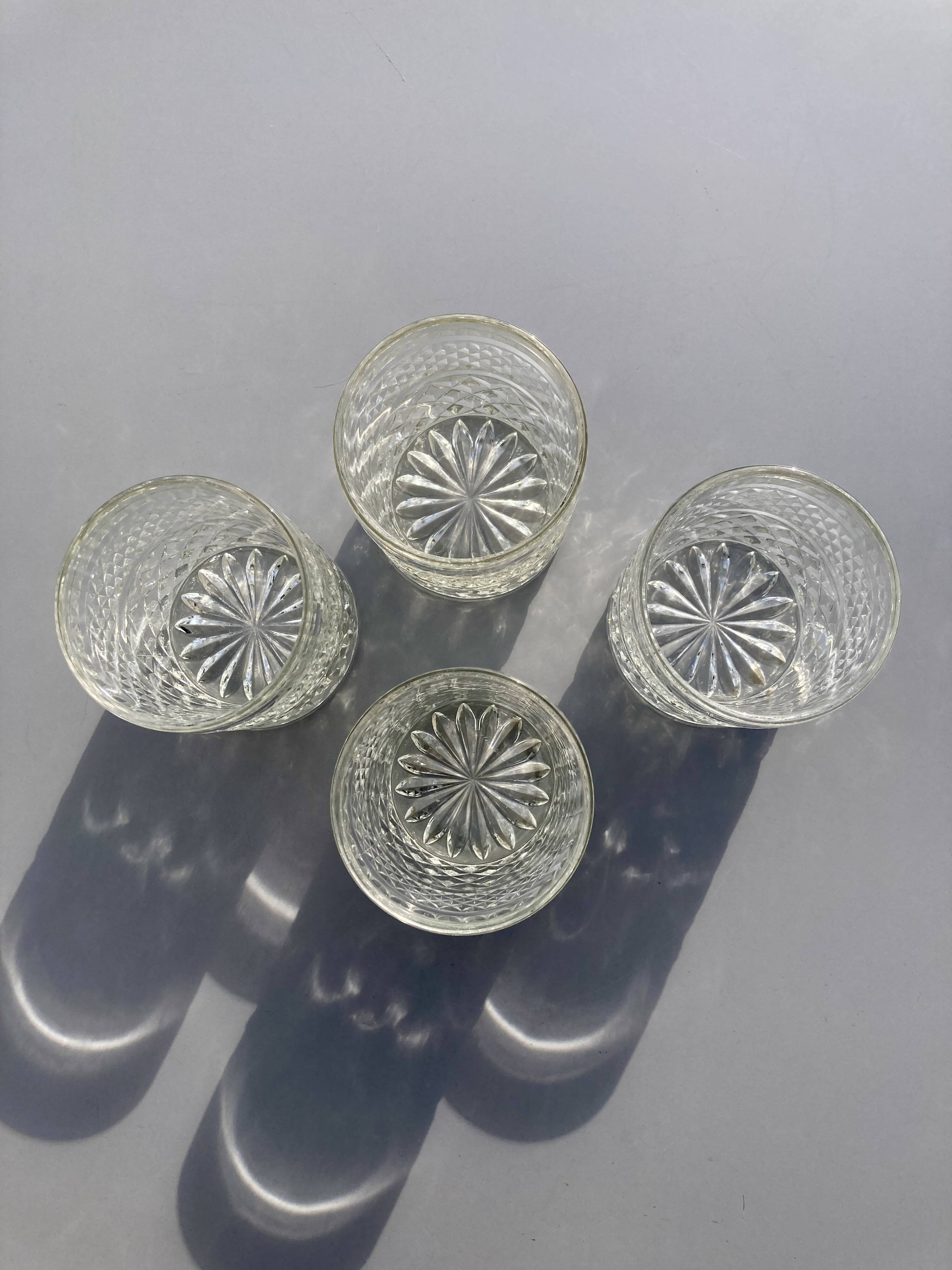 Set of 4 vintage glasses from the 60s-70s in moulded glass.