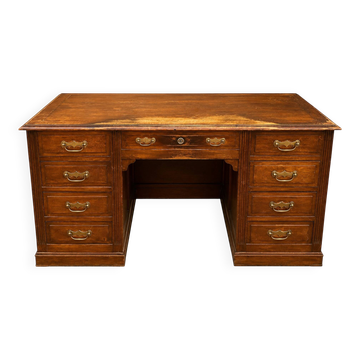 Pedestal desk in oak with a drawer unit