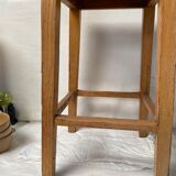 Tabouret de ferme en chêne clouté