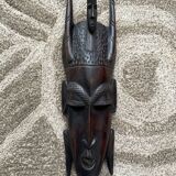 Masque africain en ébène sculpté