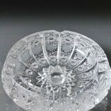Ashtray/empty pocket in Bohemian crystal. Finely chiseled with sophisticated starry/brass patterns. Stylish Boho chic