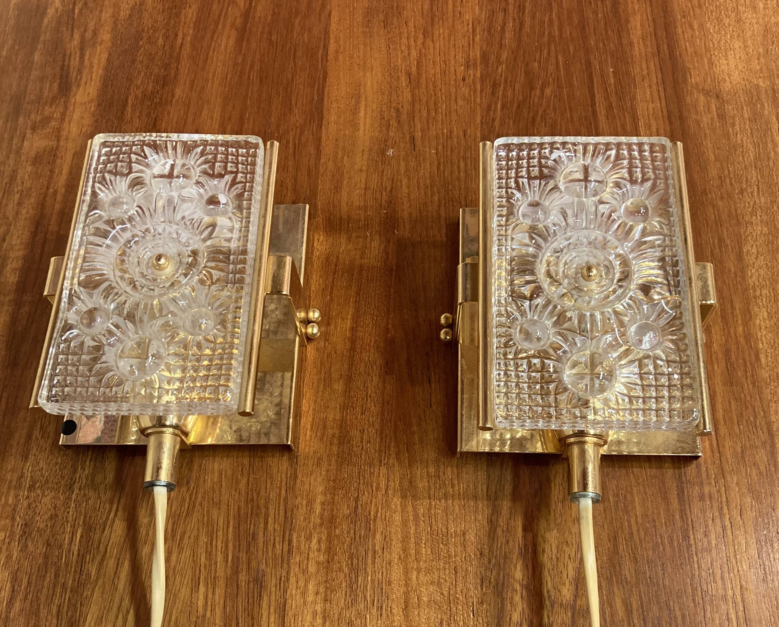 Pair of glass wall lights in Scandinavian design from the 1950s.