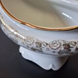 Very pretty porcelain sauceboat from Vierzon in very good condition.