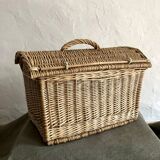 Wicker basket with convex lid