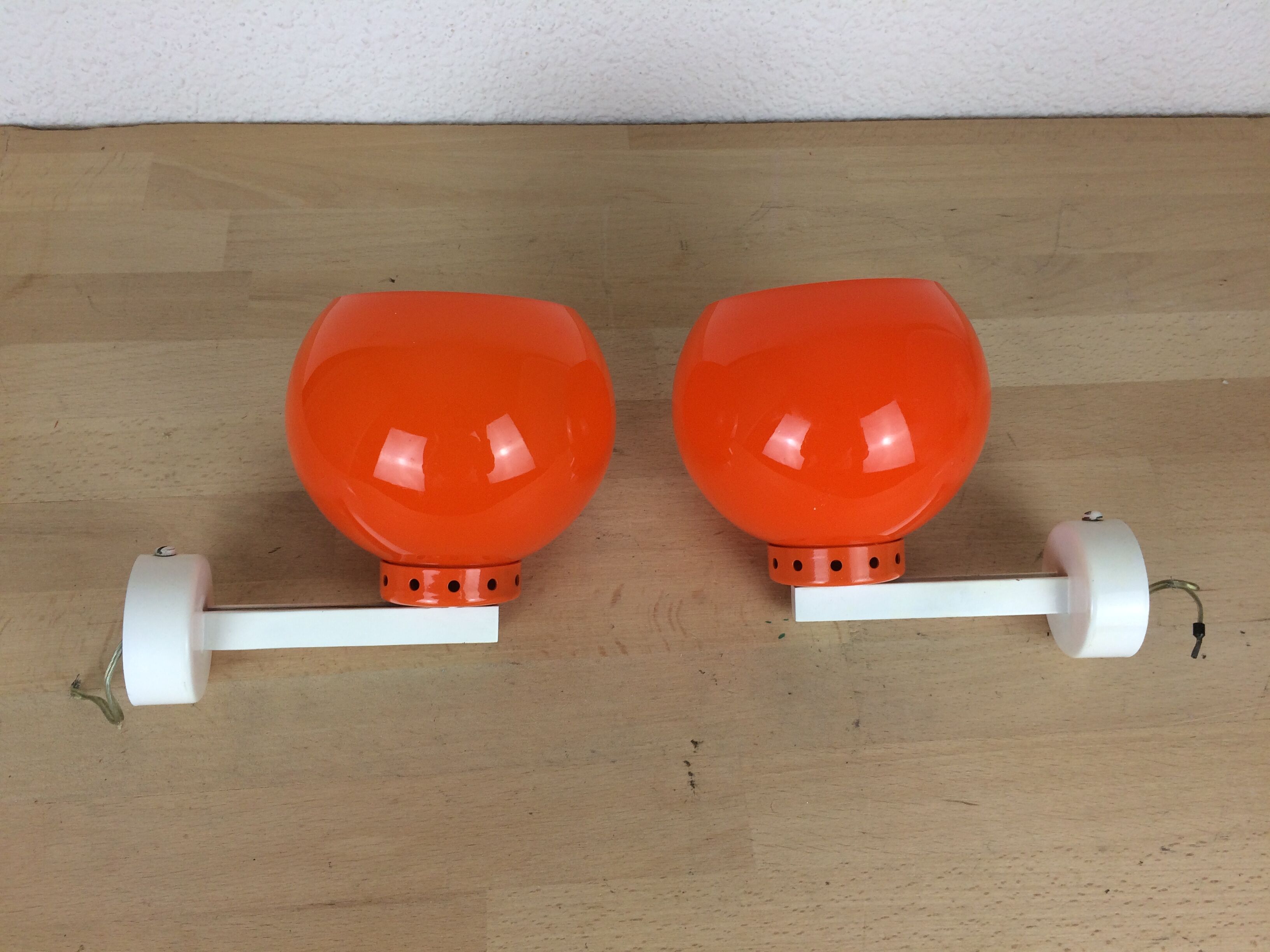 Paire d'appliques globes orange années 70
