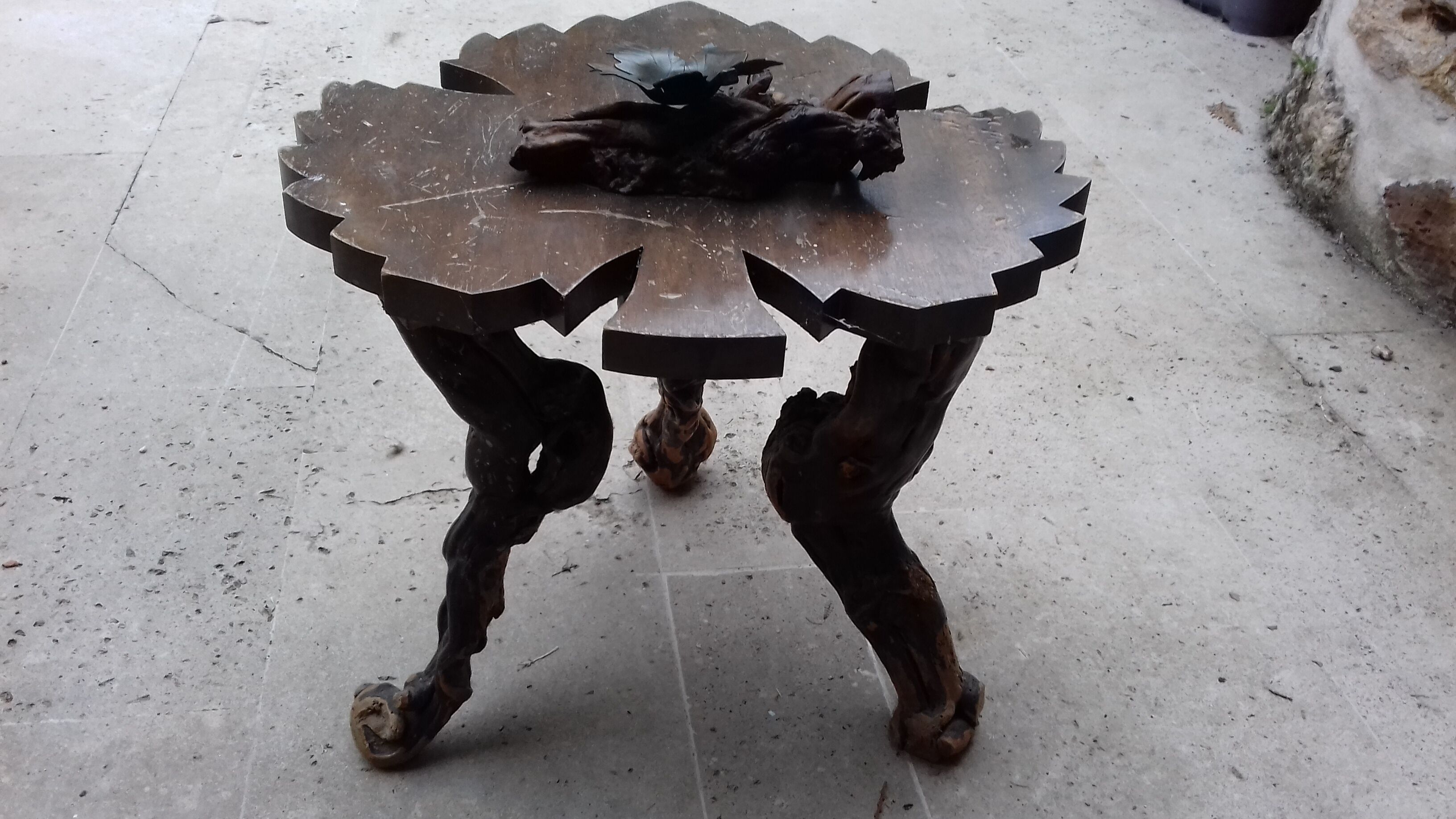 Table basse feuille en bois vintage avec cendrier