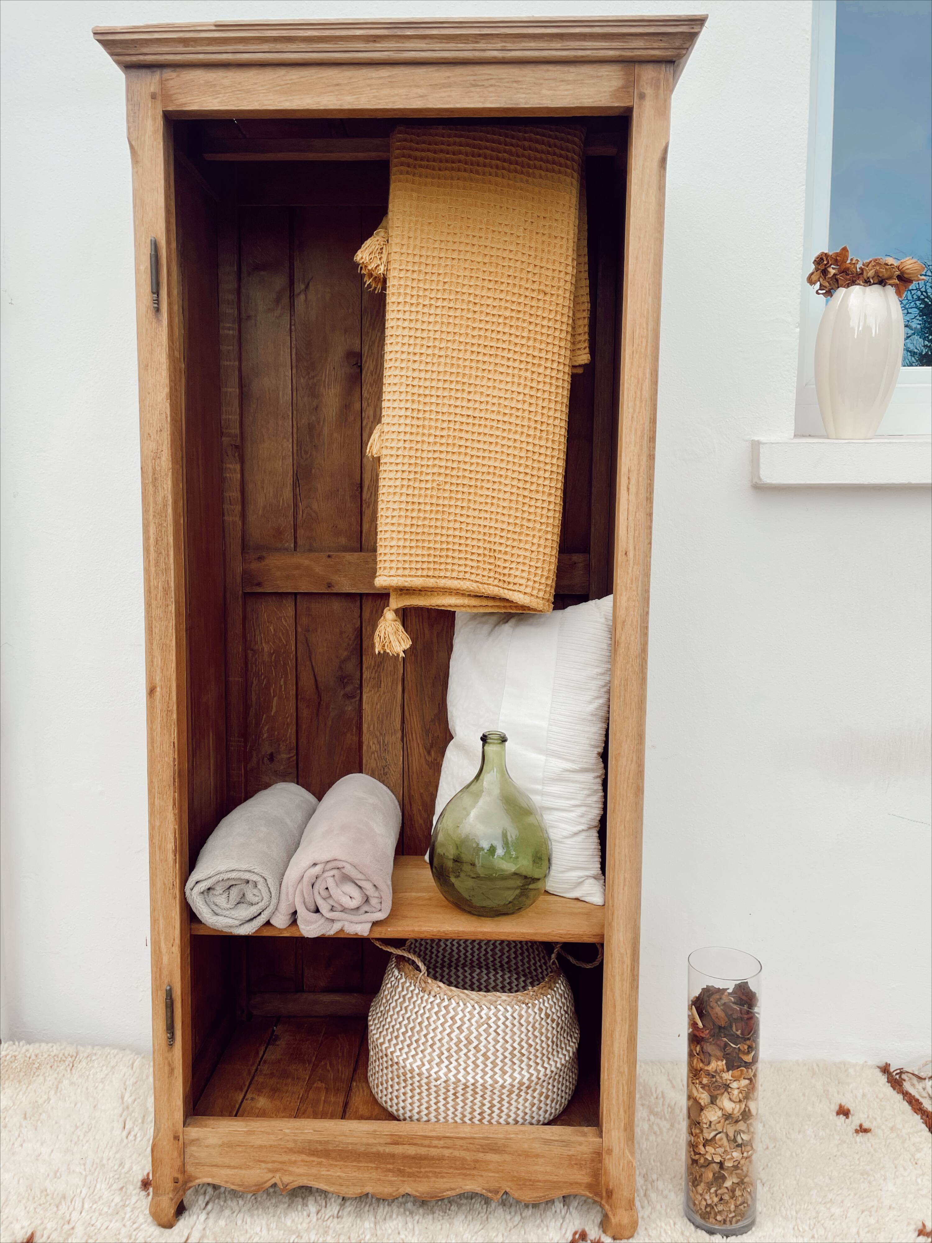 Wardrobe vintage raw wood