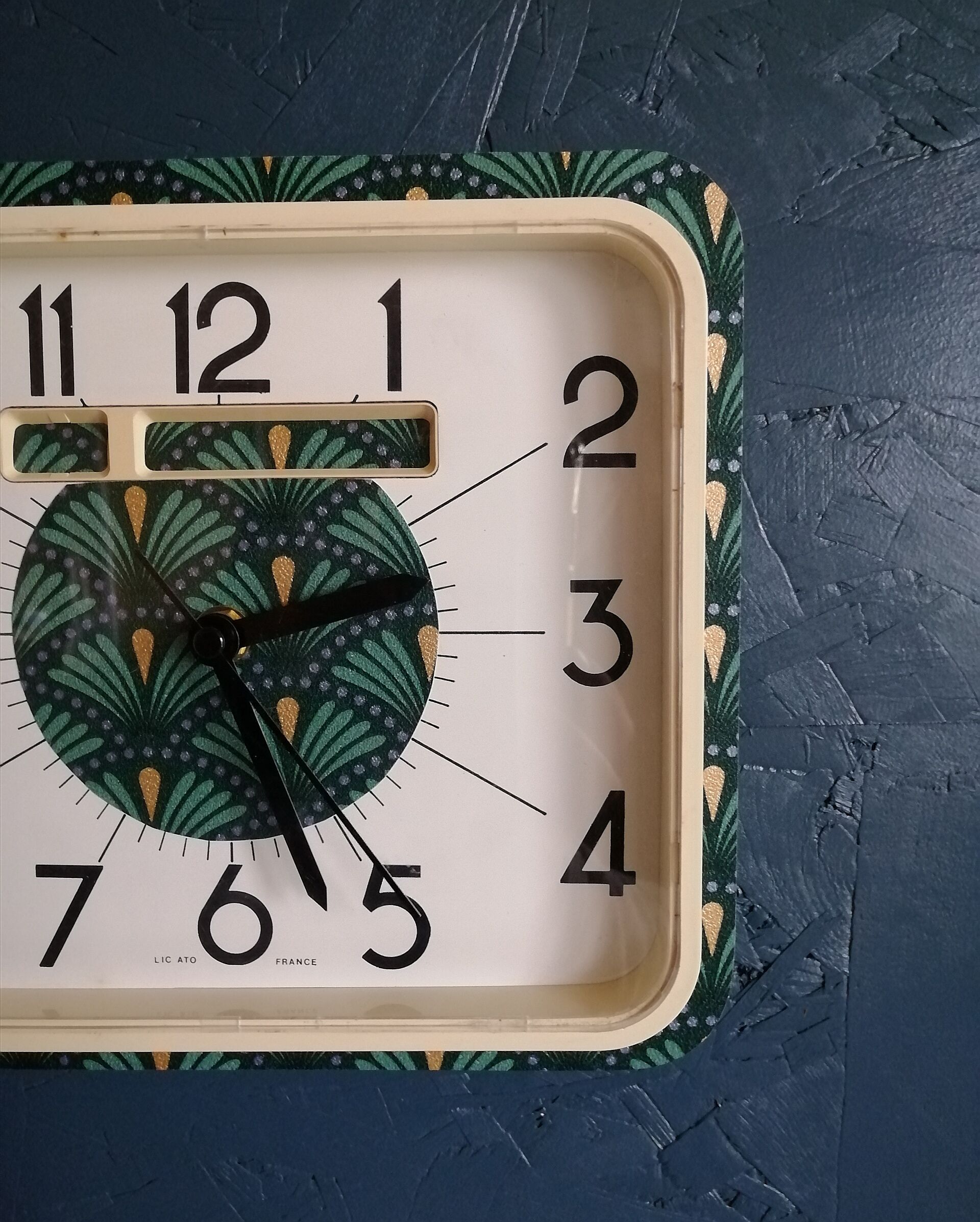 Horloge vintage pendule murale "verte dorée"