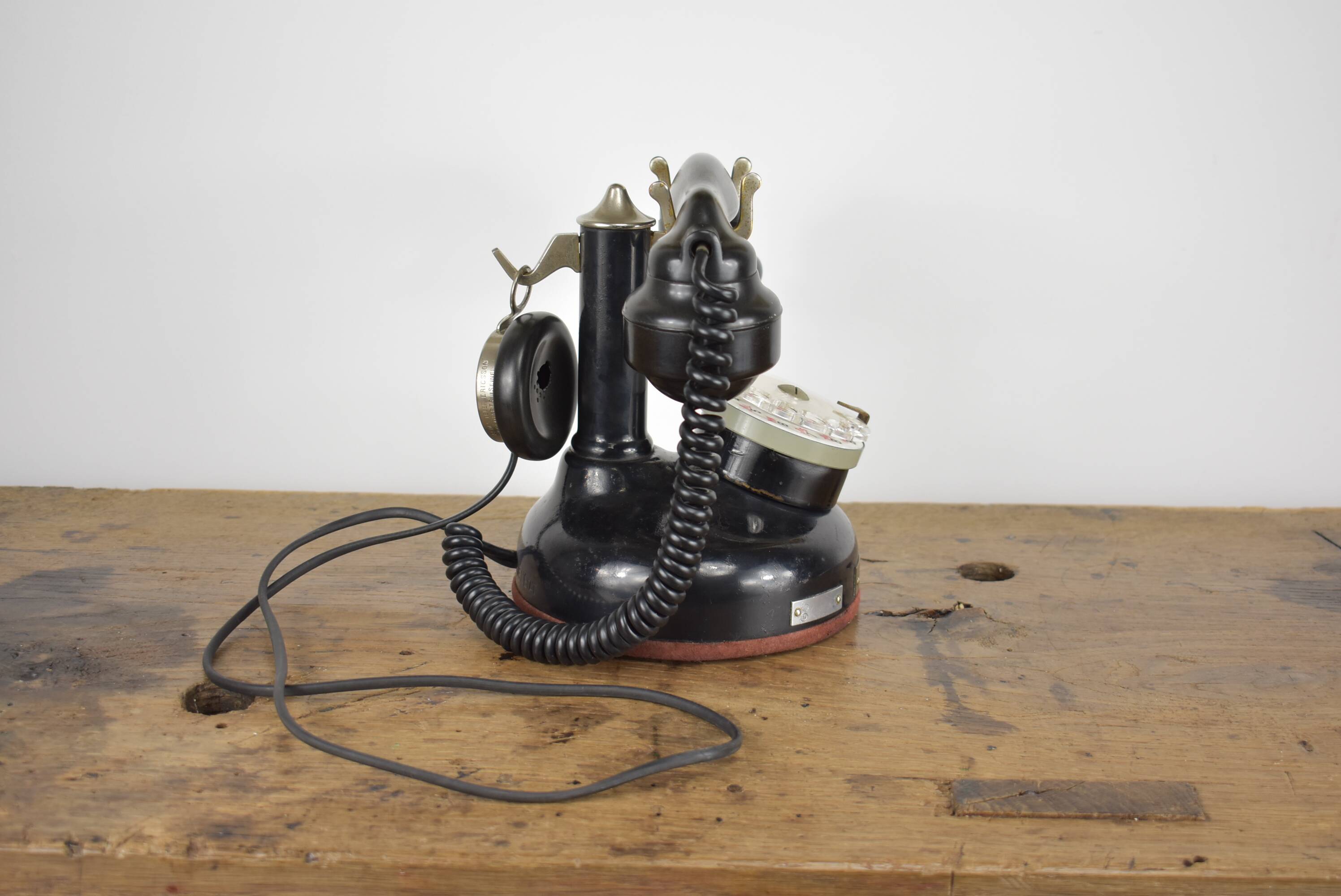 Old phone circa 1920