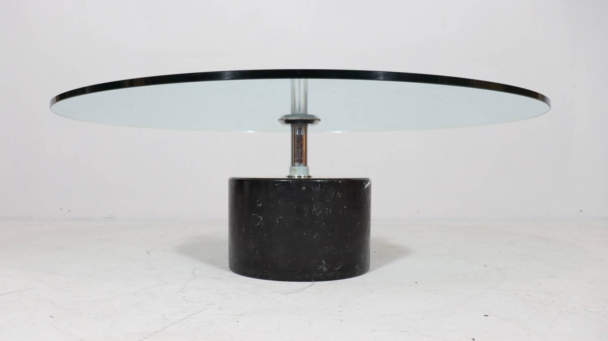 Giorgio et Maurizio Cattelan. Table basse/table basse, marbre, Italie, années 1980