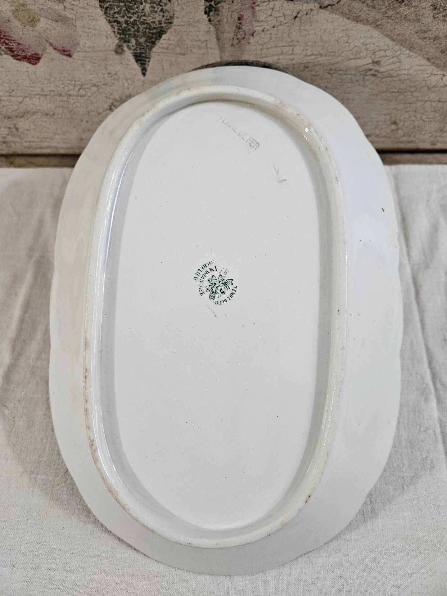 Plat ovale en terre de fer
