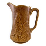 Slush pitcher with rooster decor