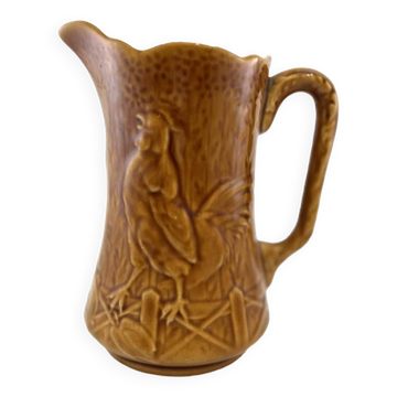 Slush pitcher with rooster decor