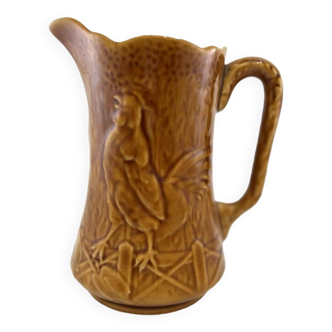 Slush pitcher with rooster decor