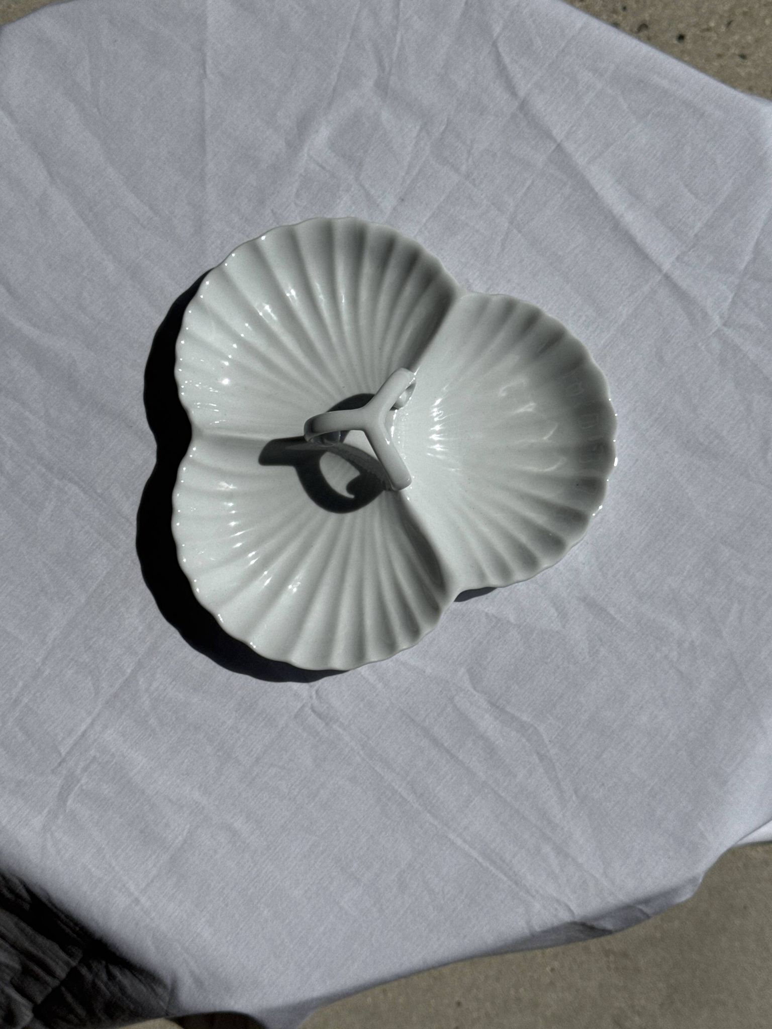 Vintage serving dish in white porcelain with shells MP Samie D26 H4