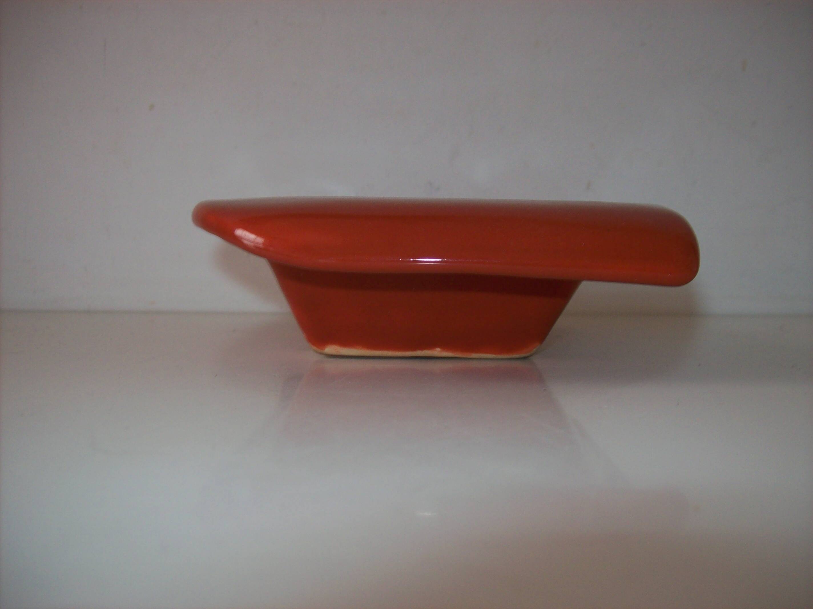 Free-form ceramic catchall