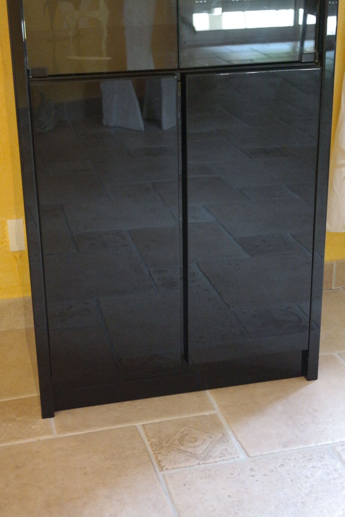 Roche Bobois black laqué showcase
