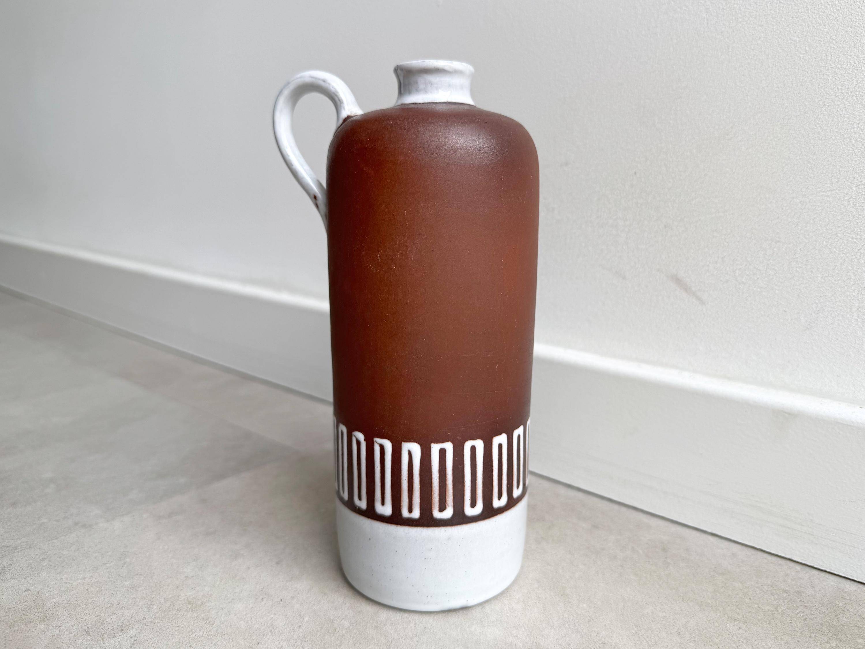 Vase en céramique en terre cuite du milieu du siècle