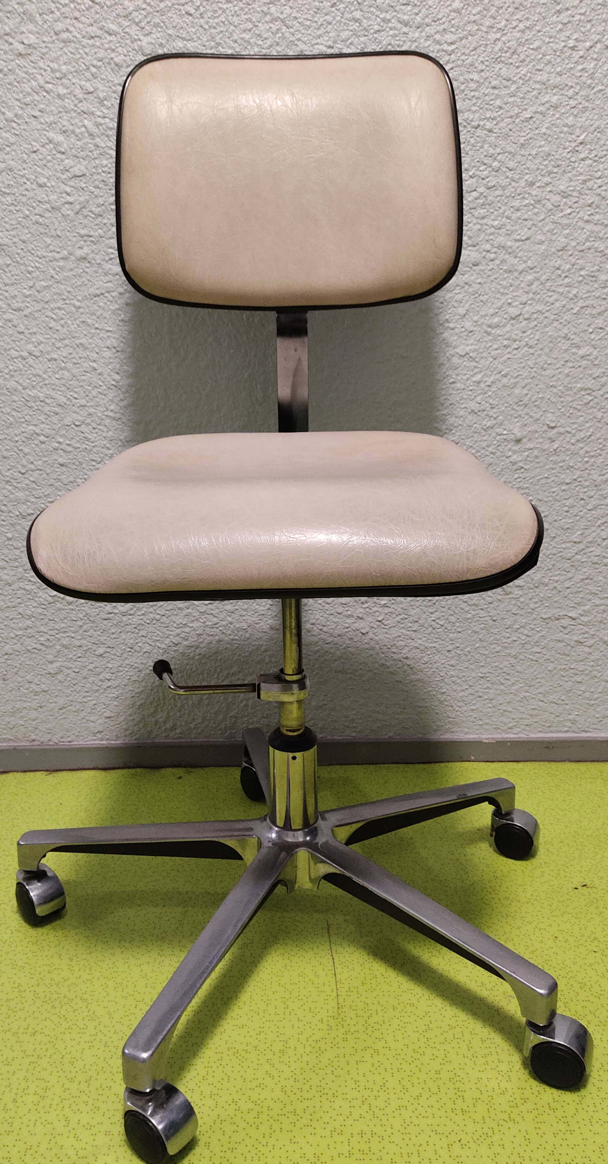 Vintage office chair 1970