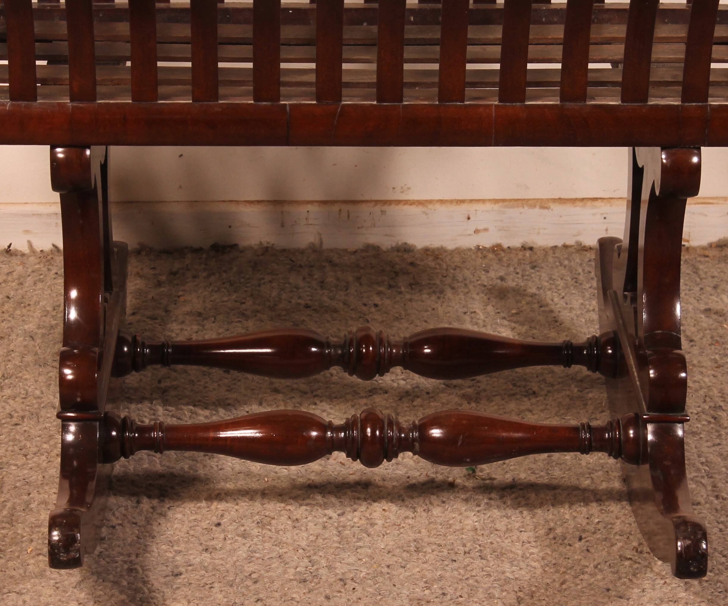 Curved Mahogany Cradle - 19th Century